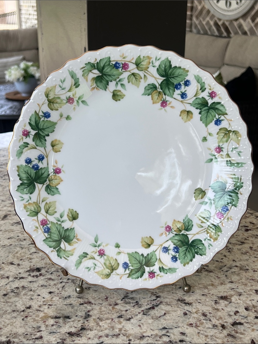 Andrea by Sadek Fine Porcelain Dinner Plate  Green Leaf & Berry Vineyard Pattern